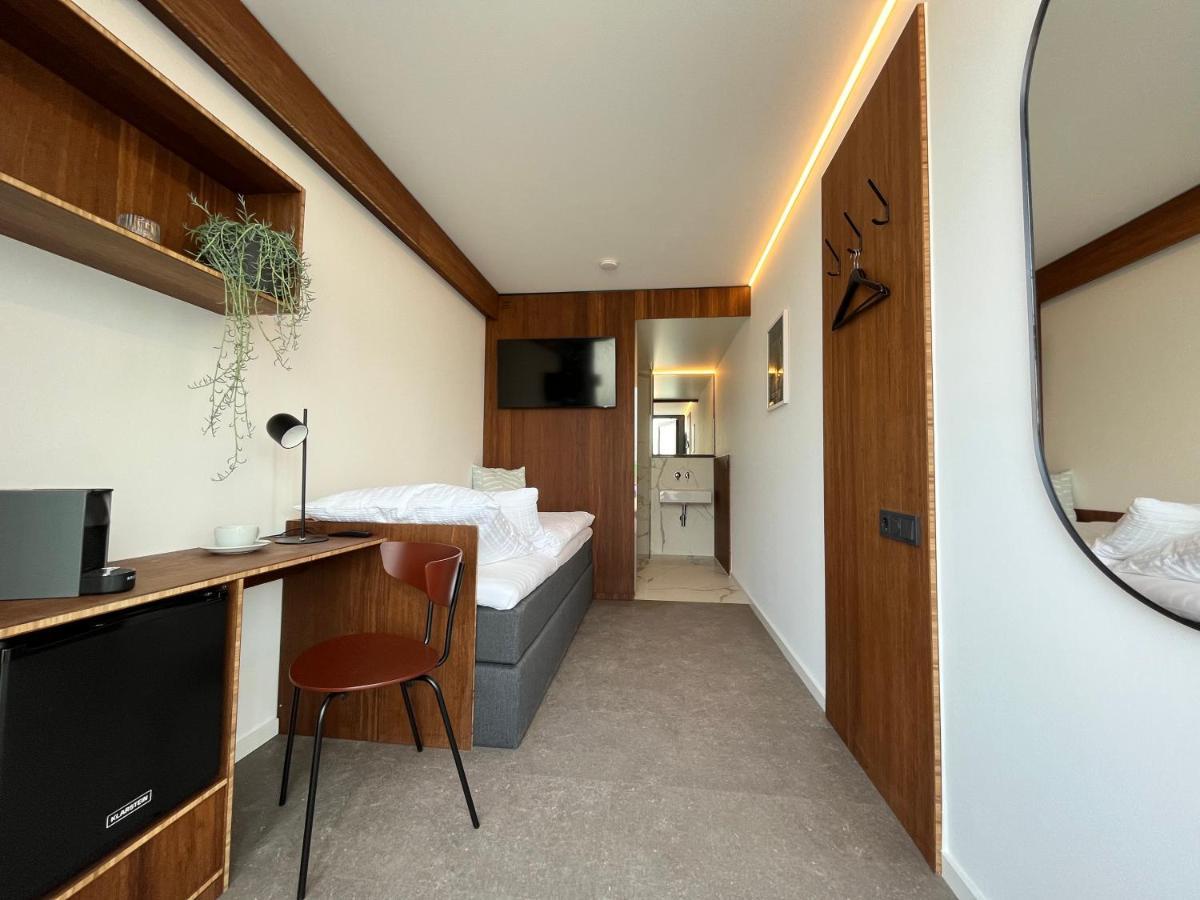 Tin Inn - Hueckelhoven - Das Hotel Aus Hochwertig Ausgebauten Ueberseecontainern Exteriör bild