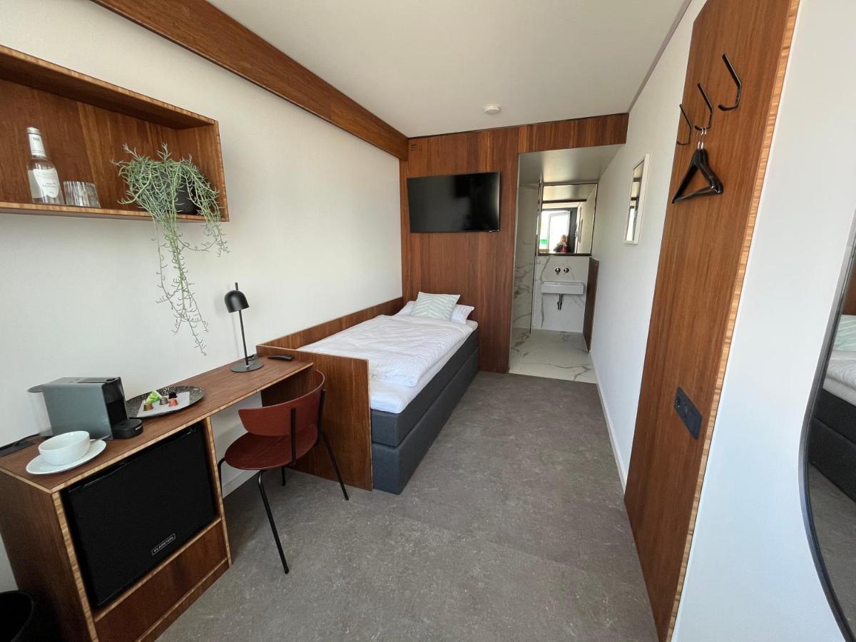 Tin Inn - Hueckelhoven - Das Hotel Aus Hochwertig Ausgebauten Ueberseecontainern Exteriör bild