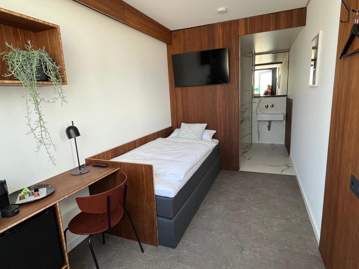 Tin Inn - Hueckelhoven - Das Hotel Aus Hochwertig Ausgebauten Ueberseecontainern Exteriör bild