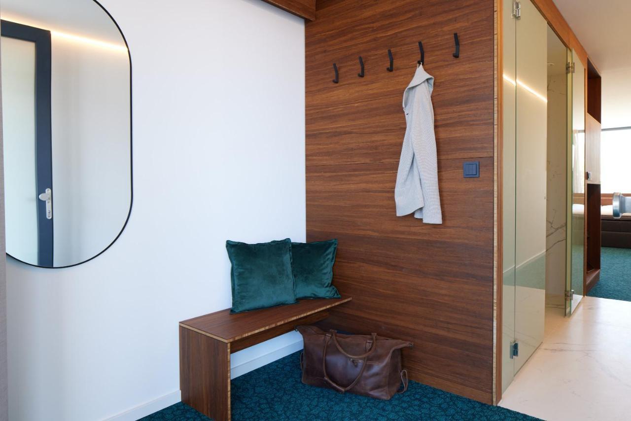 Tin Inn - Hueckelhoven - Das Hotel Aus Hochwertig Ausgebauten Ueberseecontainern Exteriör bild