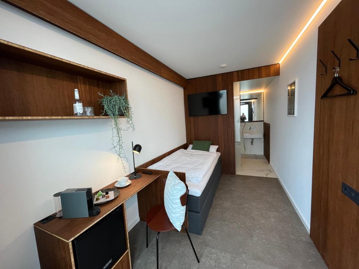 Tin Inn - Hueckelhoven - Das Hotel Aus Hochwertig Ausgebauten Ueberseecontainern Exteriör bild