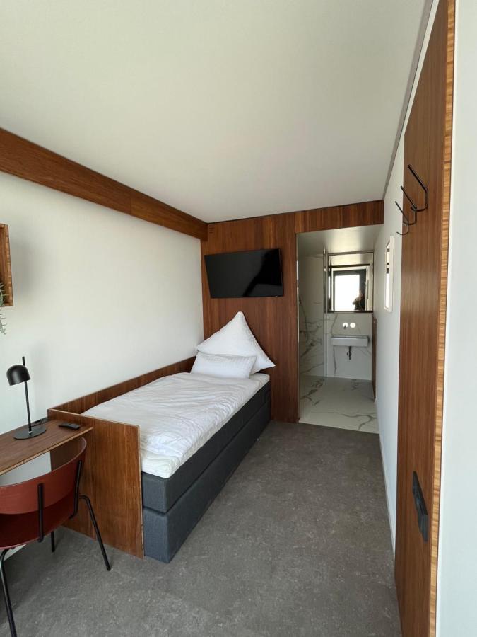Tin Inn - Hueckelhoven - Das Hotel Aus Hochwertig Ausgebauten Ueberseecontainern Exteriör bild