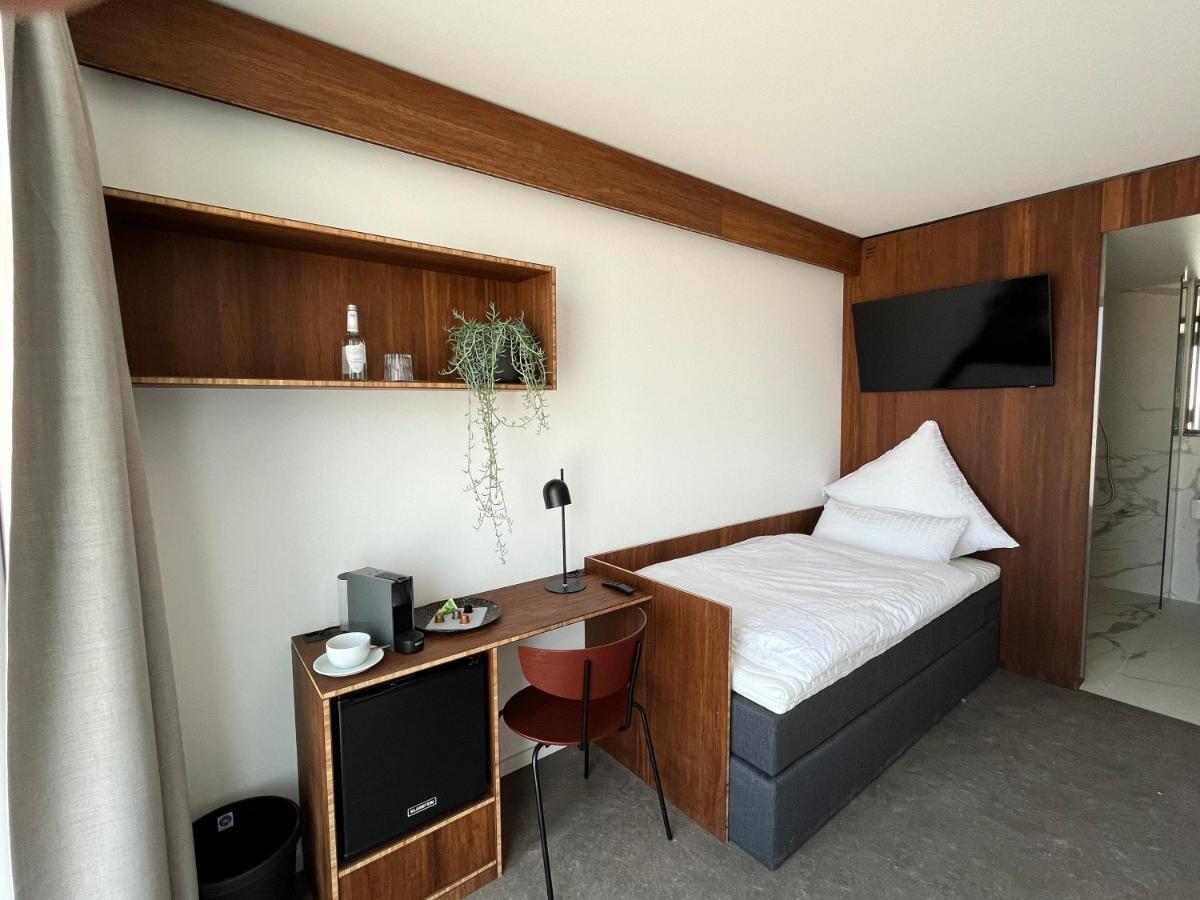 Tin Inn - Hueckelhoven - Das Hotel Aus Hochwertig Ausgebauten Ueberseecontainern Exteriör bild