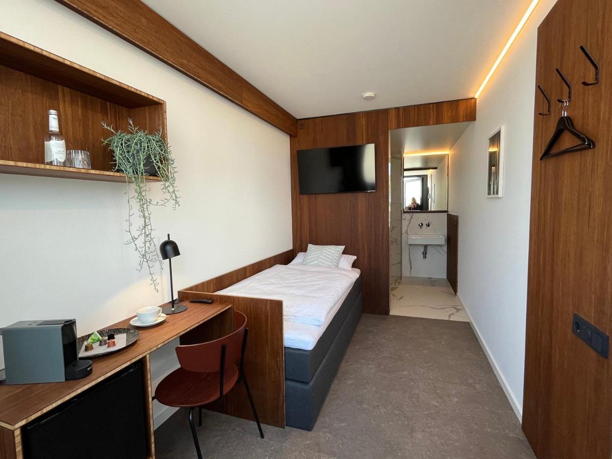 Tin Inn - Hueckelhoven - Das Hotel Aus Hochwertig Ausgebauten Ueberseecontainern Exteriör bild