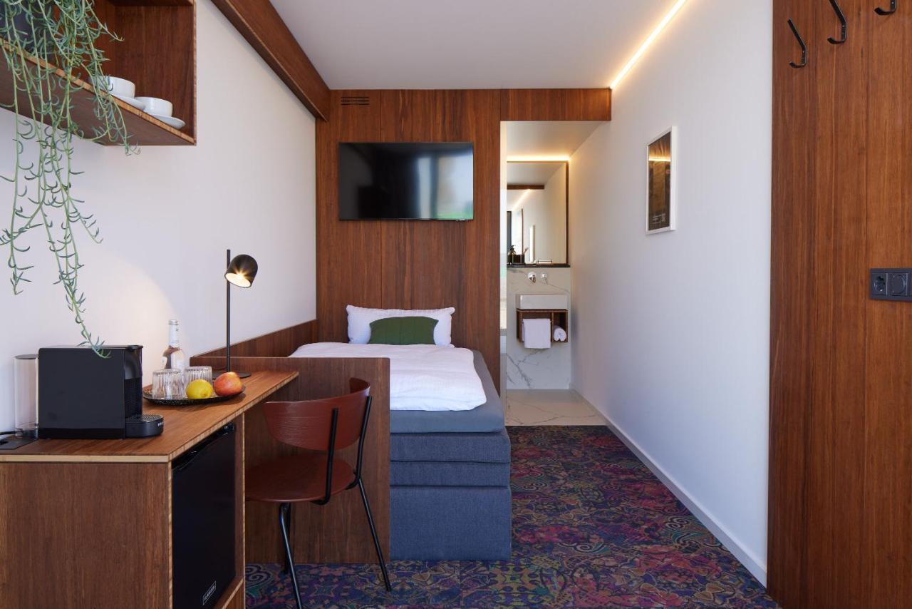 Tin Inn - Hueckelhoven - Das Hotel Aus Hochwertig Ausgebauten Ueberseecontainern Exteriör bild